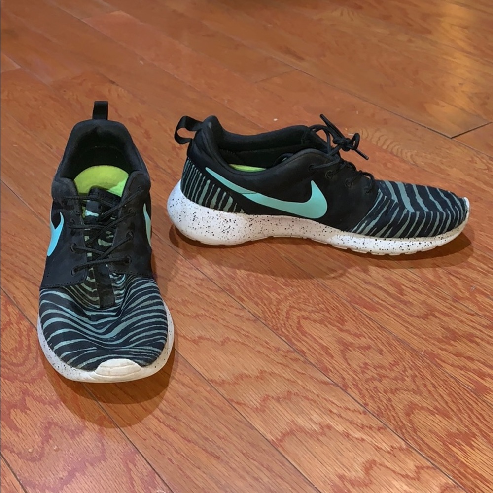 Custom Nike roshes